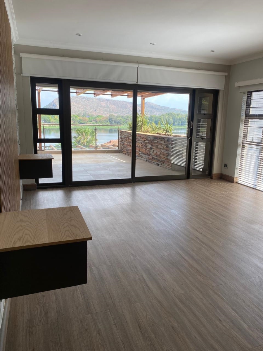 6 Bedroom Property for Sale in Birdwood Estate North West